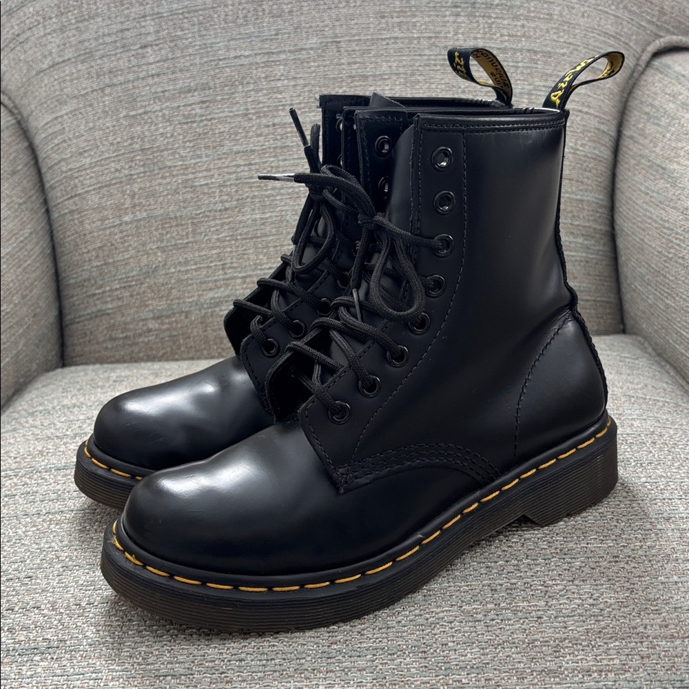 Dr. Martens 1460 8-Eye Black Smooth Leather Lace Up‎ Boots Women’s Size 6